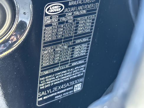 Used 2025 Land Rover Range Rover Velar Dynamic SE image 28
