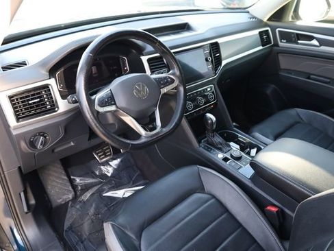 Used 2022 Volkswagen Atlas SEL Premium image 11