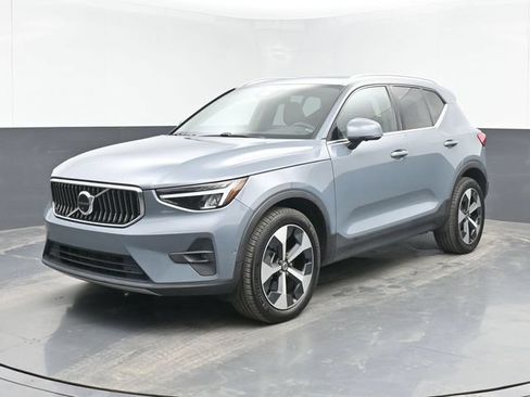 Used 2023 Volvo XC40 B4 Ultimate FWD image 10