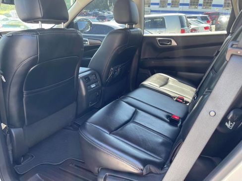 Used 2017 Nissan Pathfinder Platinum FWD image 21