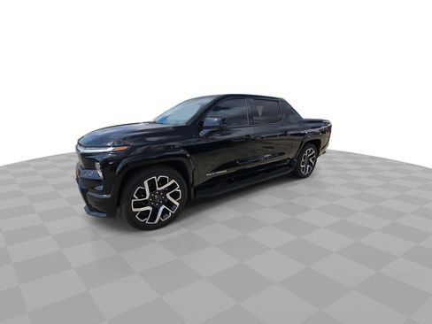 Used 2024 Chevrolet Silverado EV RST AWD/4WD image 4
