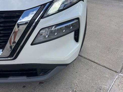 Used 2021 Nissan Rogue SV w/ Premium Package image 12