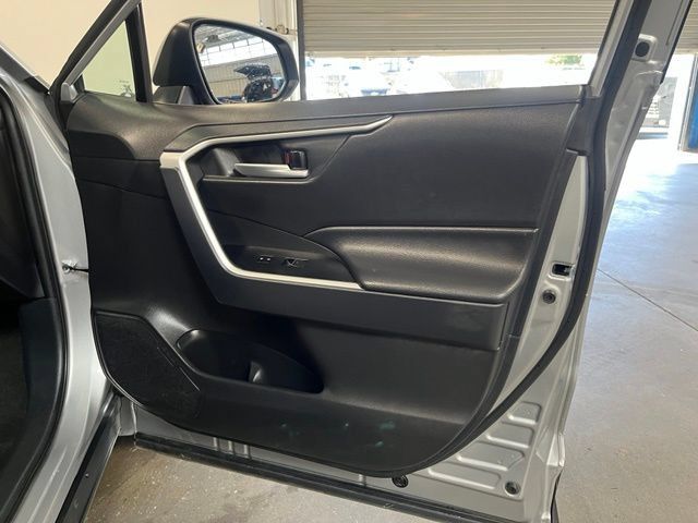 Used 2025 Toyota RAV4 XLE AWD/4WD image 12