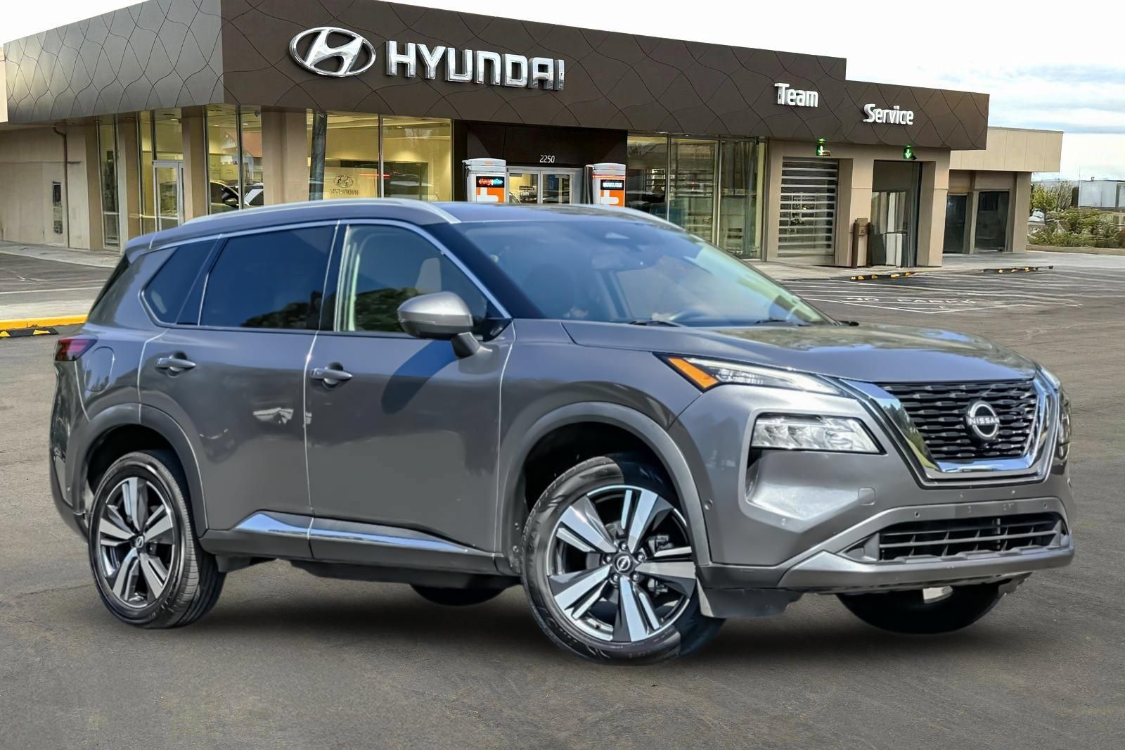 Used 2023 Nissan Rogue SL w/ SL Premium Package AWD/4WD image 2