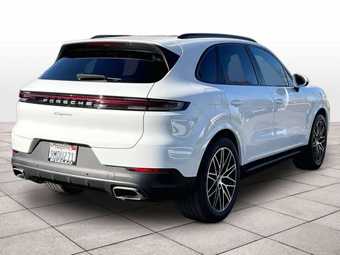 Used 2024 Porsche Cayenne AWD/4WD image 12