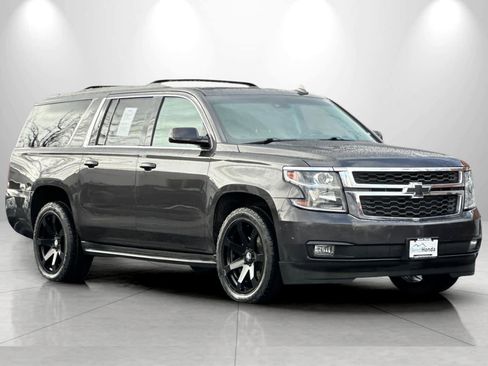 Used 2017 Chevrolet Suburban LT image 9