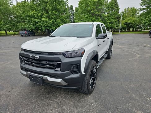 Used 2023 Chevrolet Colorado Trail Boss w/ Advanced Trailering Package AWD/4WD image 2