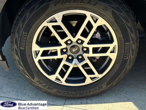 Certified 2025 Ford Expedition Active AWD/4WD image 5