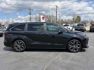 Used 2025 Toyota Sienna Platinum FWD video 2