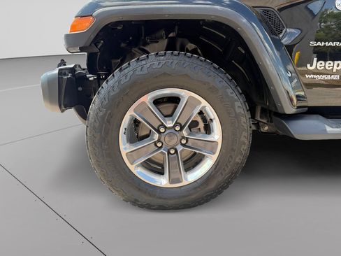 Certified 2019 Jeep Wrangler Unlimited Sahara AWD/4WD image 9