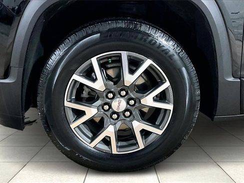 Certified 2023 GMC Acadia SLE w/ Driver Convenience Package image 9