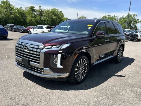 Used 2024 Hyundai Palisade Calligraphy FWD image 3