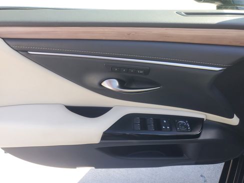 Used 2025 Lexus ES 350 w/ Premium Package image 23