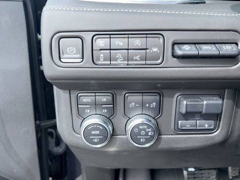 Used 2023 GMC Yukon Denali Ultimate image 14