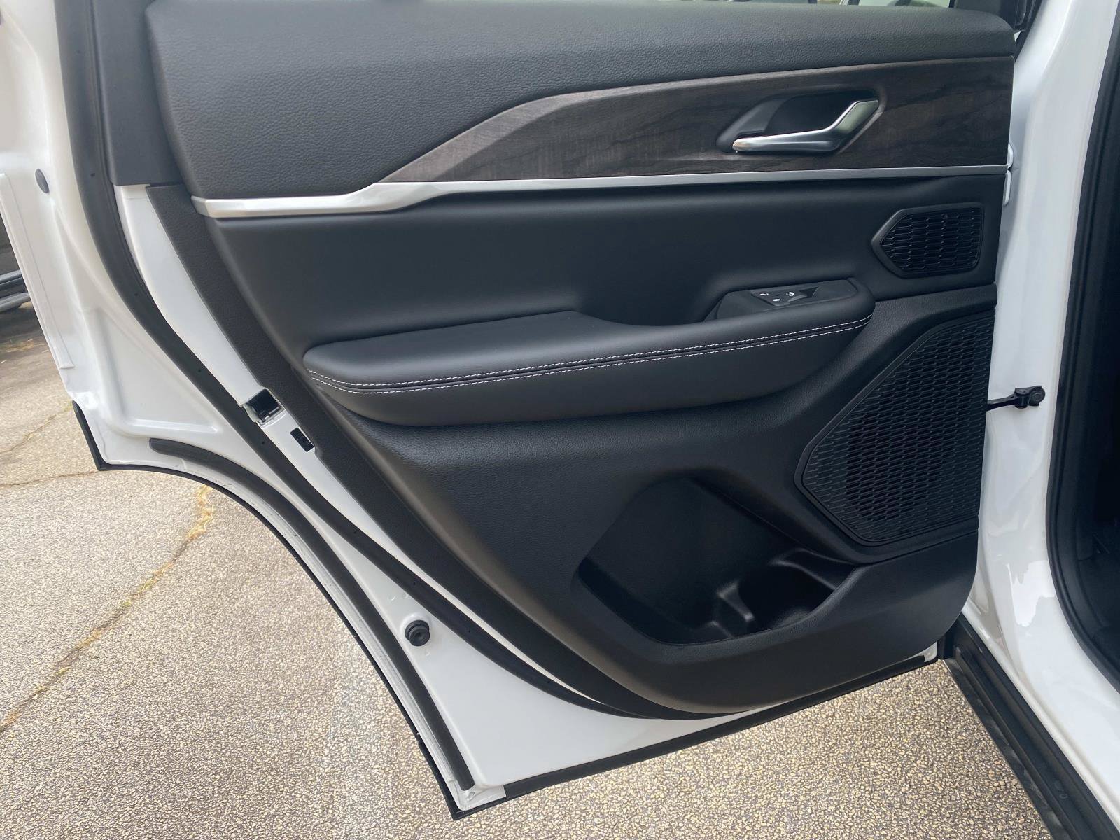 New 2027 Jeep Grand Cherokee Limited AWD/4WD image 9