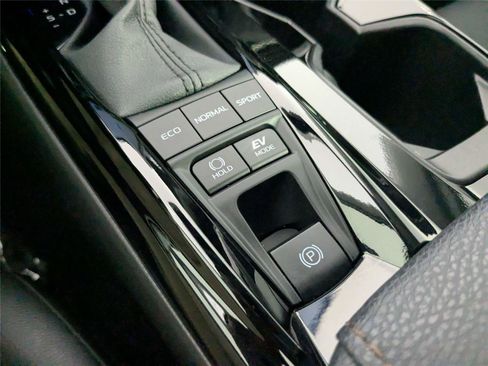 Used 2026 Toyota Camry XLE FWD image 26