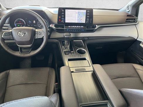Used 2022 Toyota Sienna Platinum image 12
