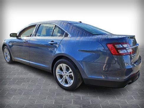 Used 2018 Ford Taurus SE image 5