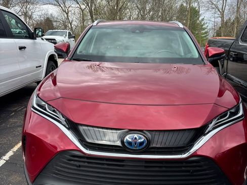Used 2023 Toyota Venza XLE image 9
