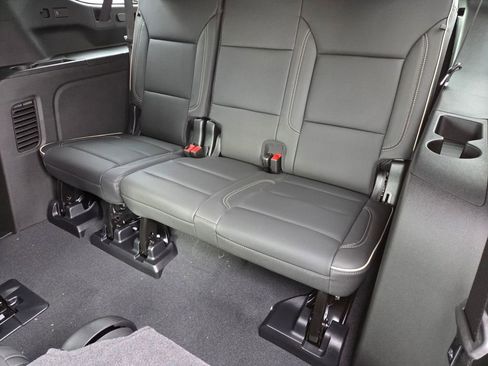 New 2026 Chevrolet Suburban Premier image 9