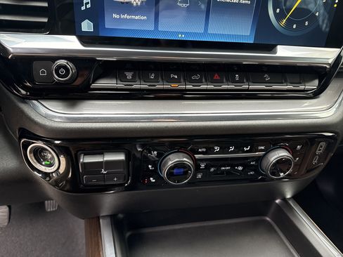 Used 2024 Chevrolet Silverado 2500 High Country w/ Technology Package image 32