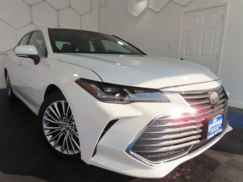 Used 2019 Toyota Avalon Limited w/ Advanced Safety Package FWD image 2