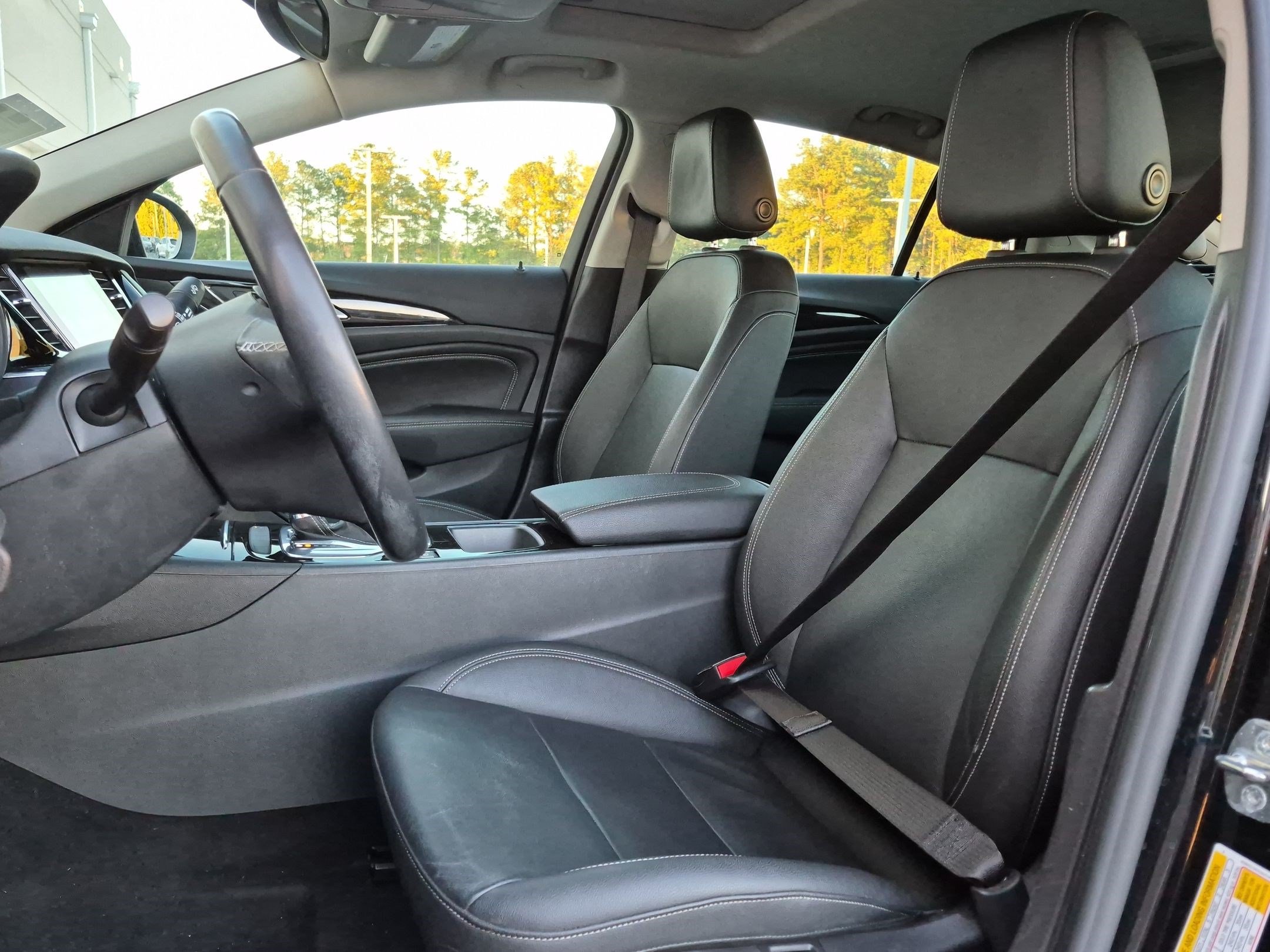 Used 2019 Buick Regal Essence w/ Driver Confidence Package I FWD image 12
