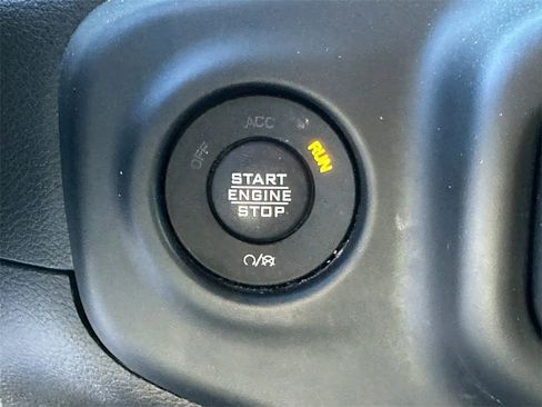 Certified 2021 Jeep Gladiator Willys image 10