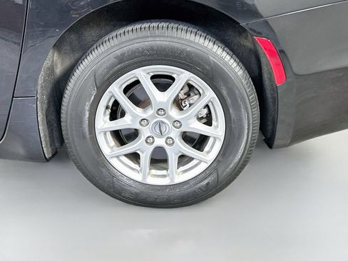 Used 2023 Chrysler Pacifica Touring-L FWD image 33