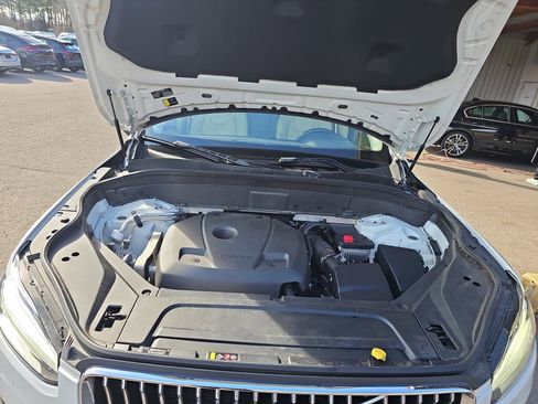 Used 2022 Volvo XC90 T6 Momentum w/ Climate Package image 31