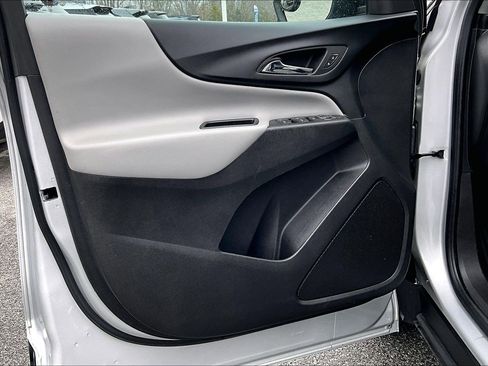 Used 2022 Chevrolet Equinox LS w/ LS Convenience Package image 18