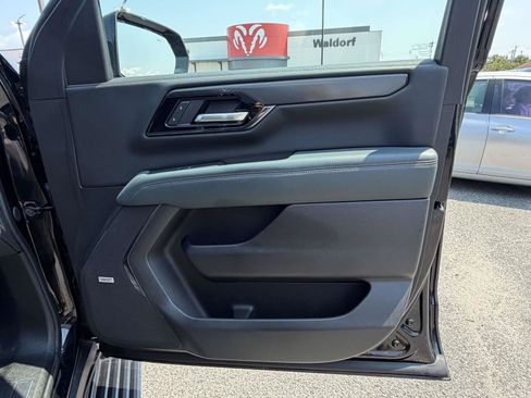 Used 2025 GMC Yukon XL AT4 w/ AT4 Premium Package AWD/4WD image 35