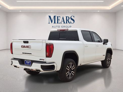 Used 2024 GMC Sierra 1500 AT4 w/ Technology Package AWD/4WD image 5