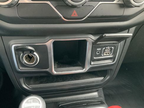 Used 2020 Jeep Wrangler Unlimited Sport image 36