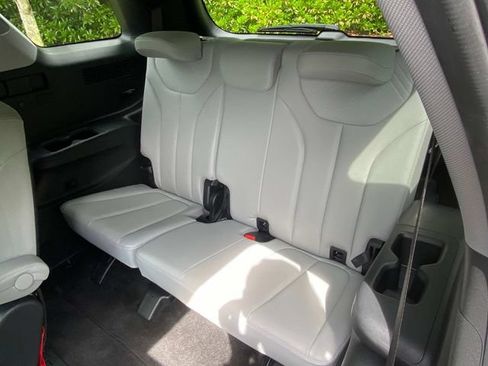 Used 2023 Hyundai Palisade SEL w/ Premium Package FWD image 10