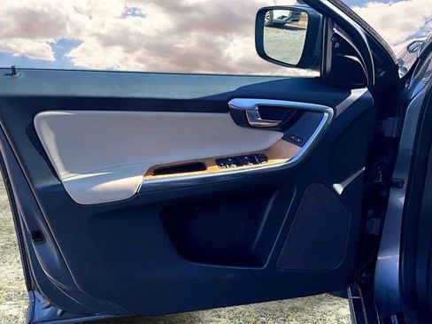 Used 2017 Volvo XC60 T5 Inscription w/ Preferred Option Package image 19