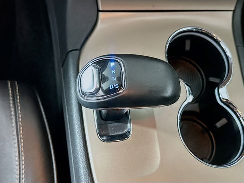 Used 2014 Jeep Grand Cherokee Overland AWD/4WD image 24