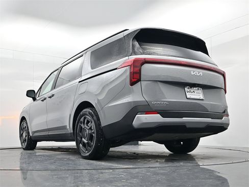 Certified 2025 Kia Carnival EX image 40
