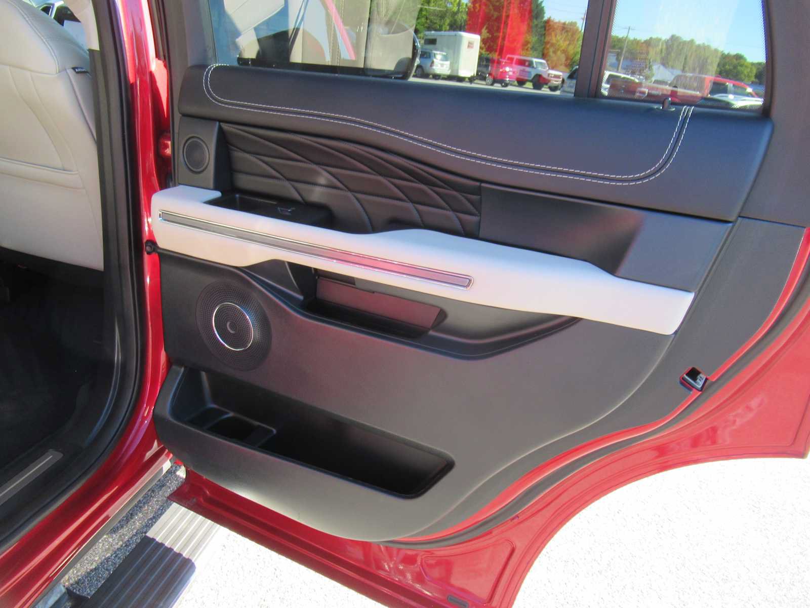 Used 2021 Ford Expedition Platinum RWD image 24