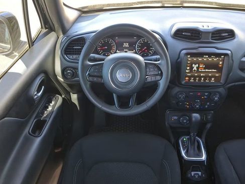 Certified 2022 Jeep Renegade Altitude image 18