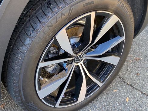 Certified 2025 Volkswagen Atlas Cross Sport SEL Premium R-Line image 23