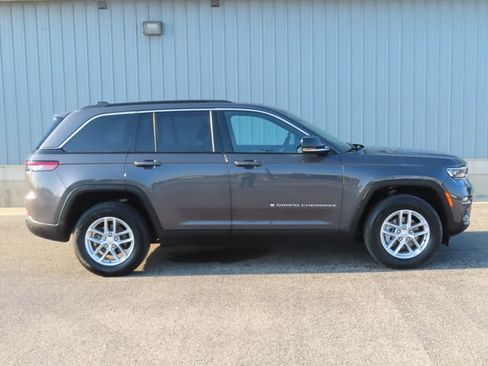 Used 2024 Jeep Grand Cherokee Limited w/ Trailer Tow Package AWD/4WD image 3