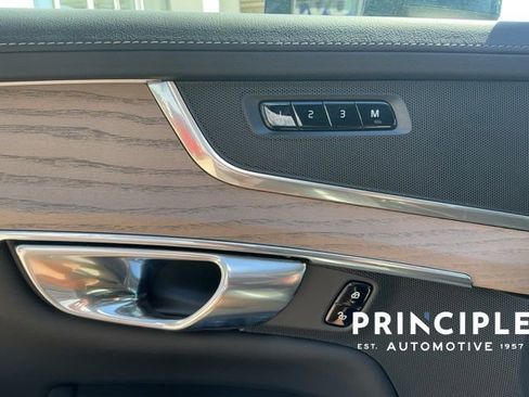 Certified 2025 Volvo XC90 B5 Plus image 25