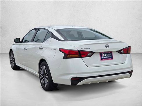 Used 2025 Nissan Altima 2.5 SV FWD image 8