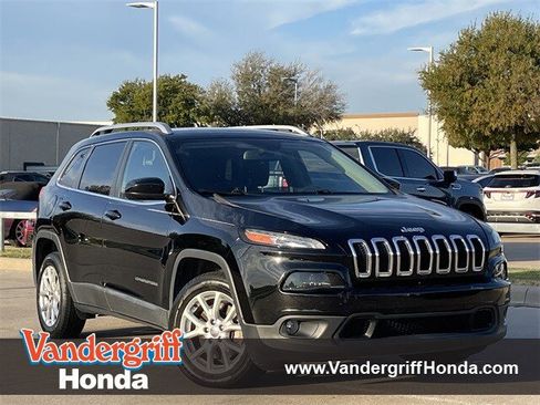 Used 2018 Jeep Cherokee Latitude image 1