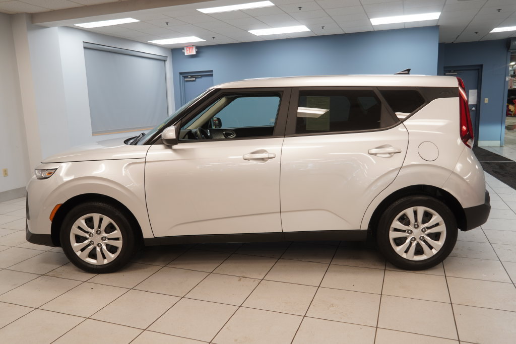 Used 2021 Kia Soul LX FWD image 2