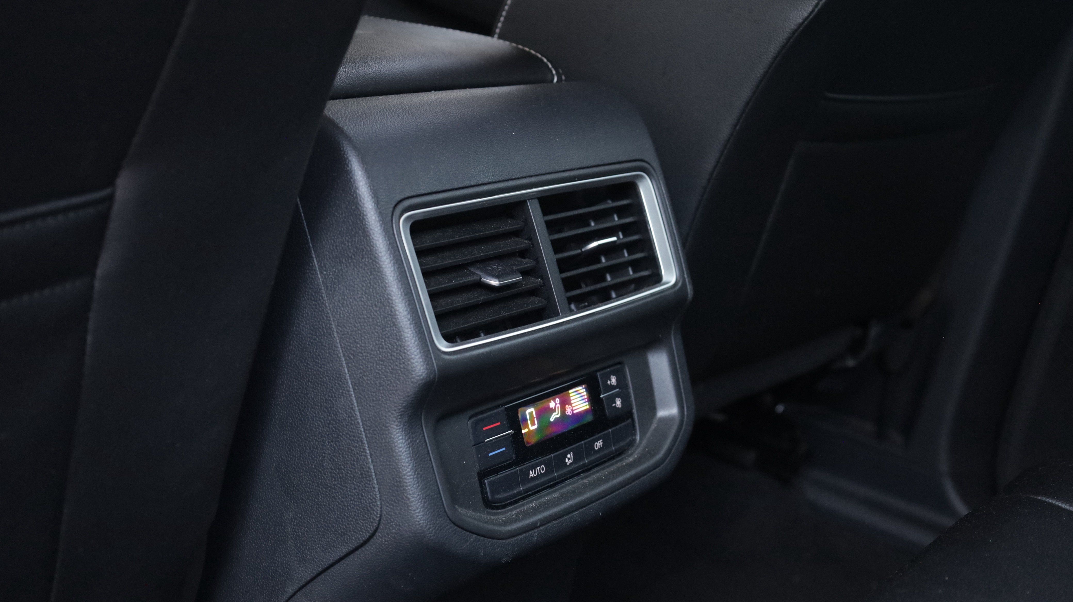 Used 2024 Volkswagen Atlas SE FWD image 13
