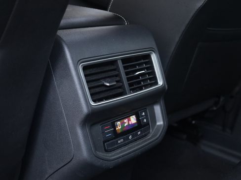 Used 2024 Volkswagen Atlas SE FWD image 13