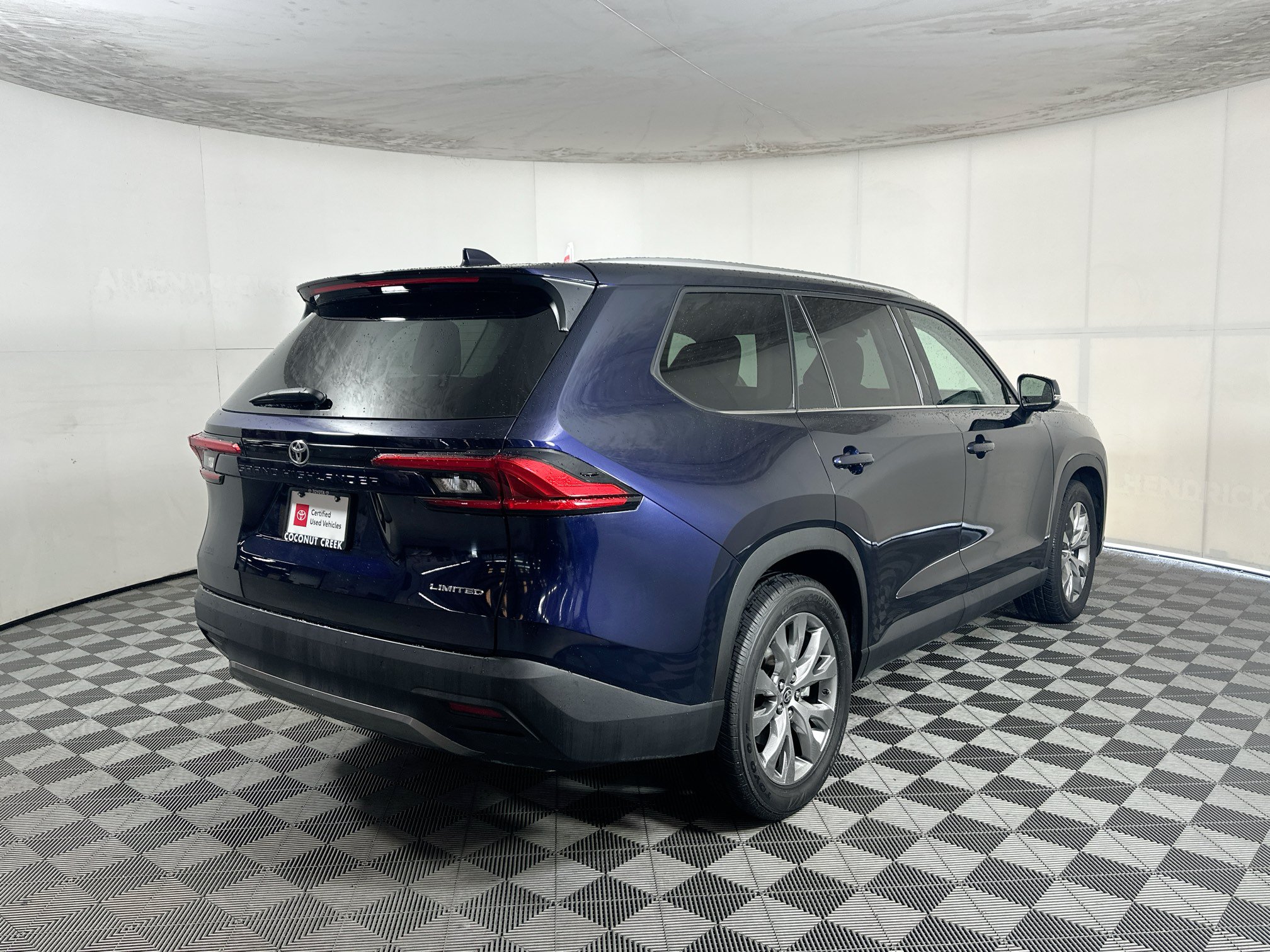 Certified 2024 Toyota Grand Highlander FWD image 3