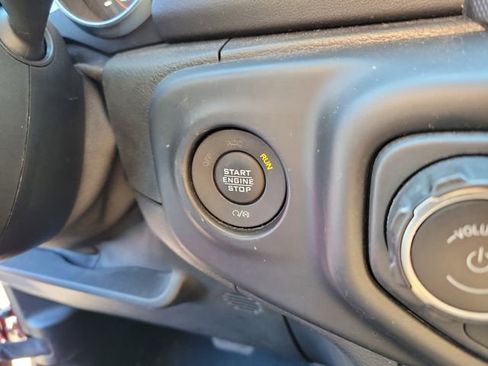 Used 2021 Jeep Gladiator Overland w/ Popular Equipment Package AWD/4WD image 24